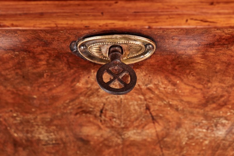 Exceptional Quality Antique Victorian Burr Walnut Bureau - Image 6